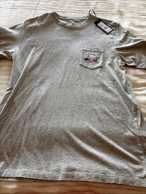 Vineyard Vines Short Sleeve Pocket Tee in Light Gray